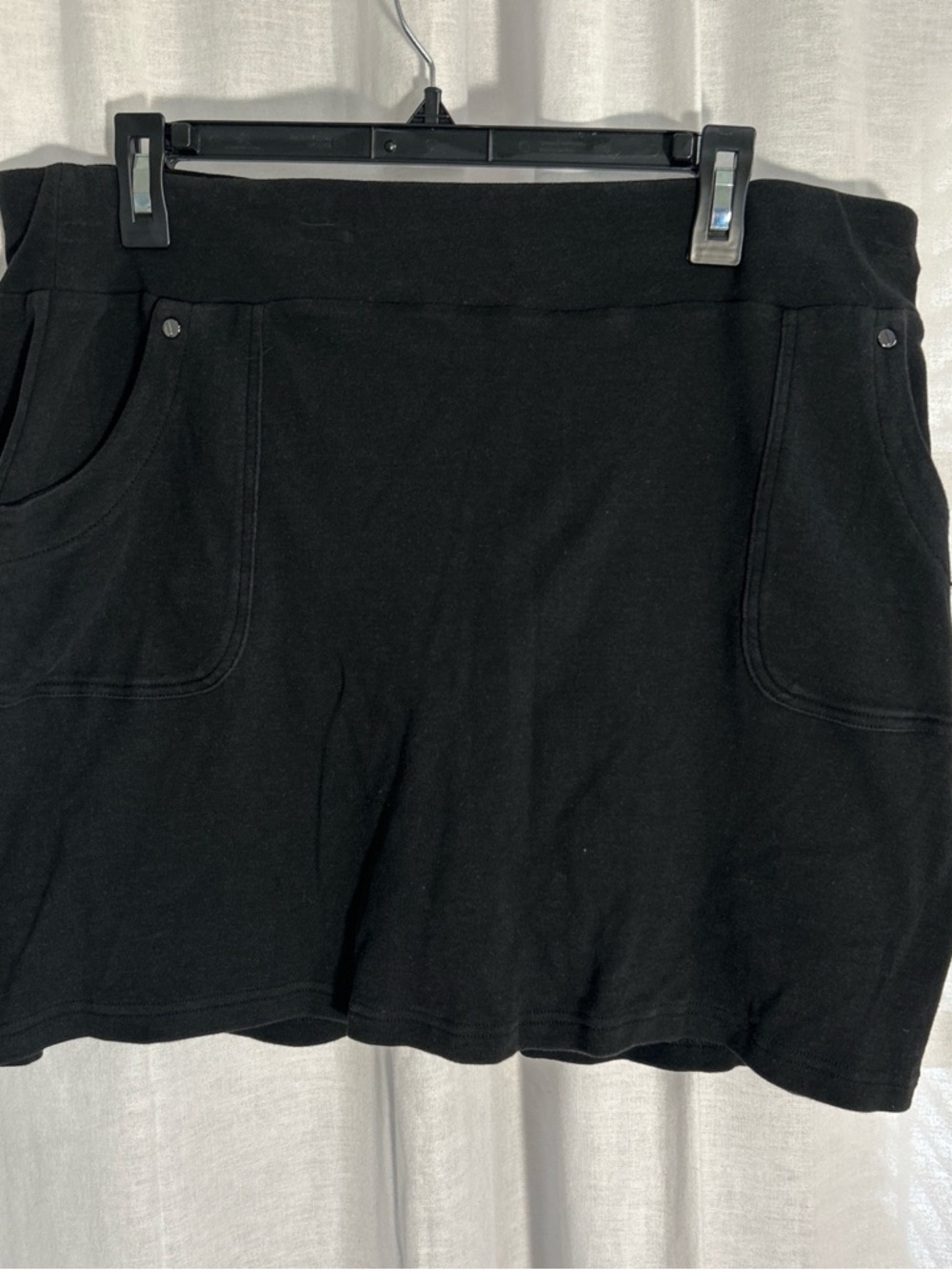 Jones New York Black Pull-On Skort with Front Pockets